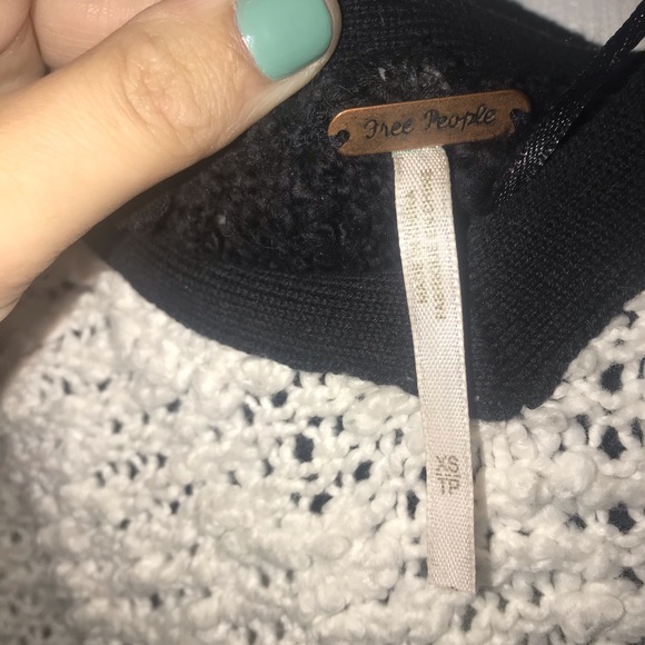 Free People π Sweaters 2 for $20! π - Picture 3 of 4